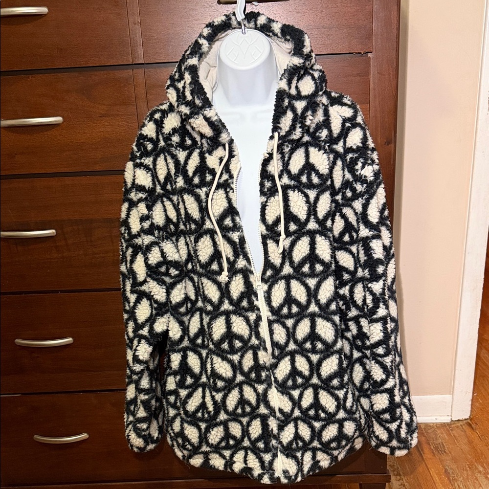 PacSun Black & White Peace Sign Sherpa Jacket